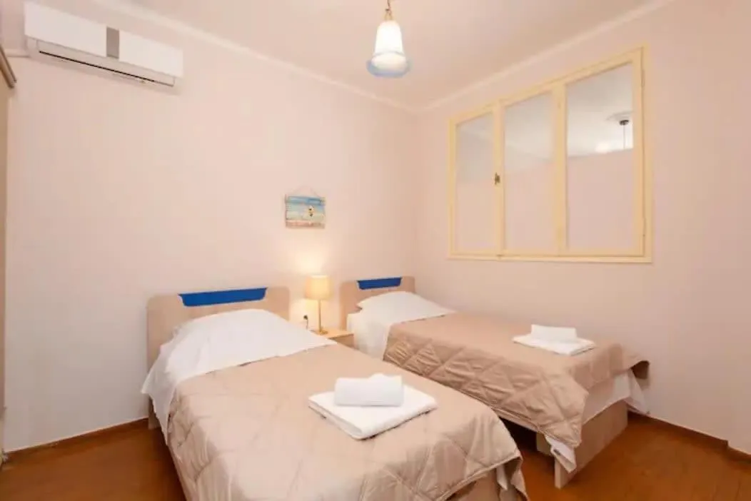 Apartment Private Pristine Balcony Home- Heart Of The Center Thessaloniki Greece